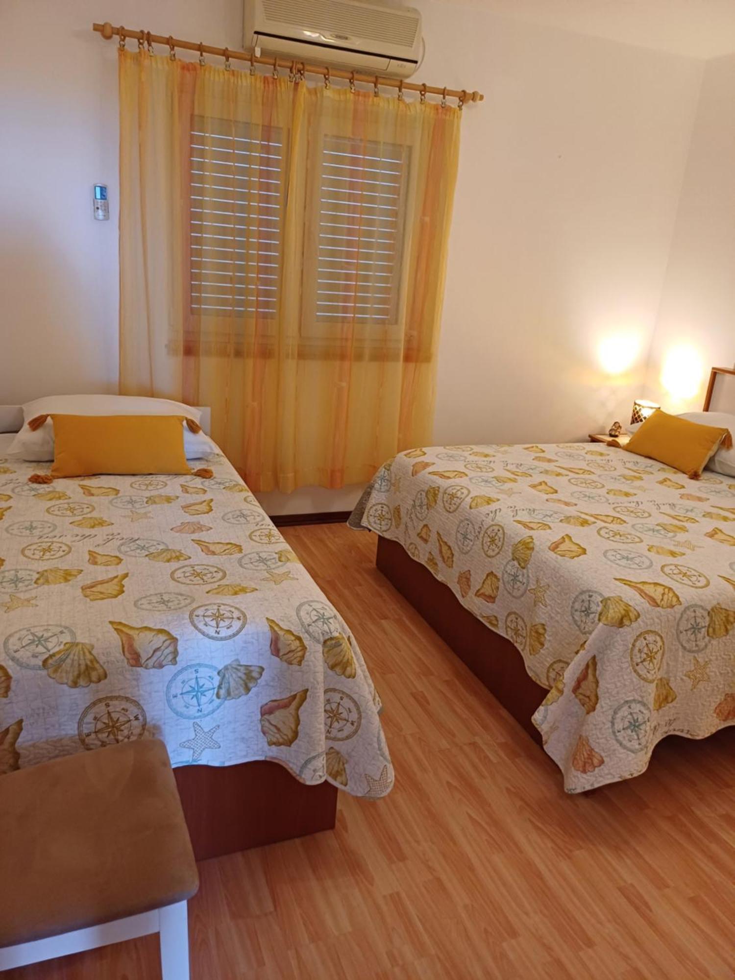 Apartments Jure Miljak โปดสตรานา ภายนอก รูปภาพ