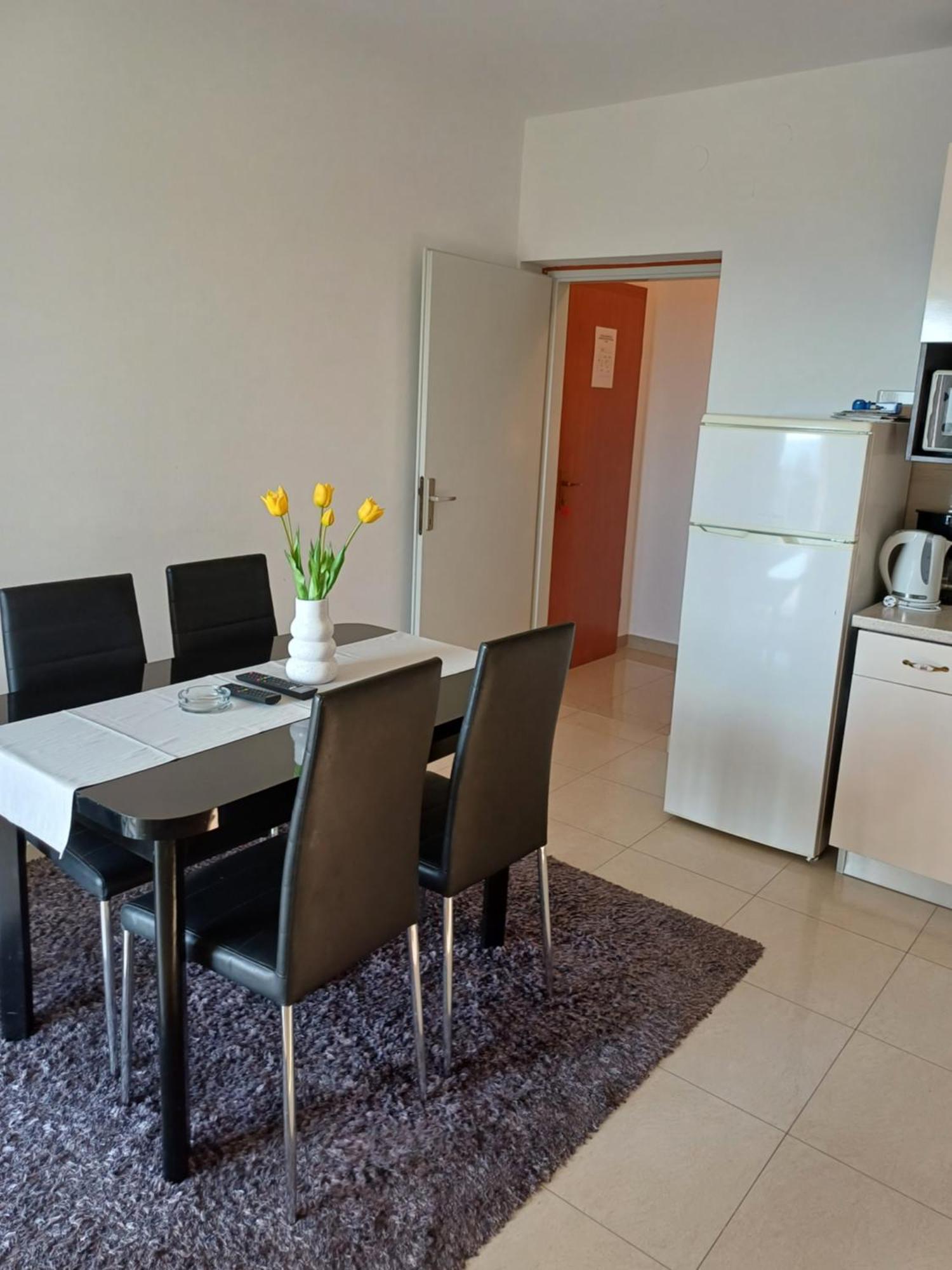 Apartments Jure Miljak โปดสตรานา ภายนอก รูปภาพ