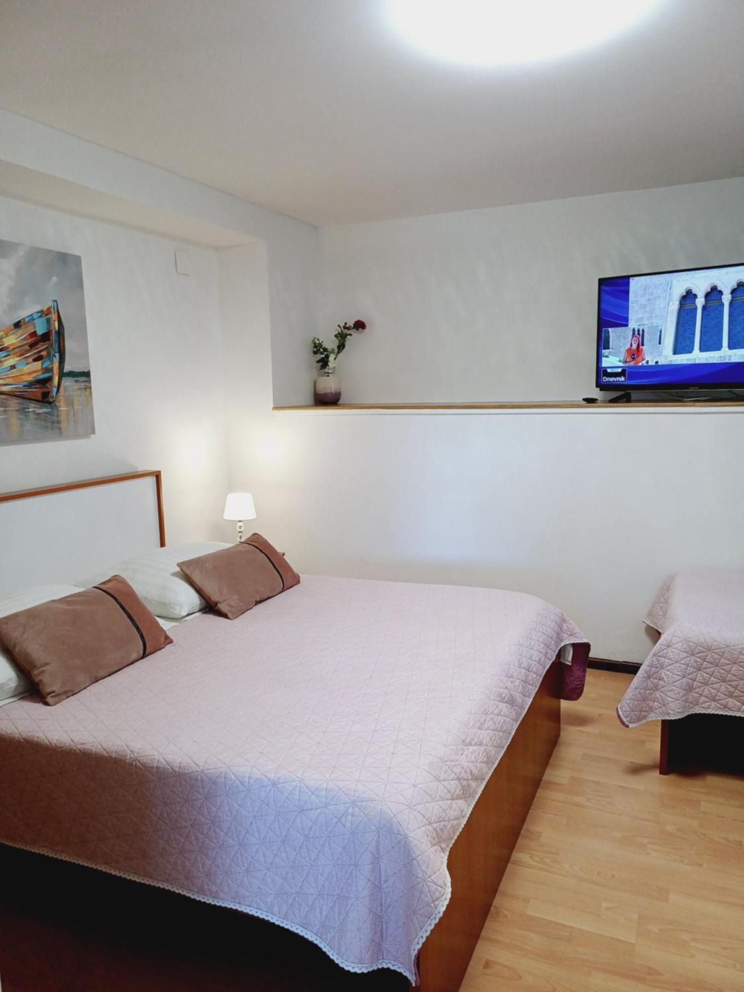 Apartments Jure Miljak โปดสตรานา ภายนอก รูปภาพ