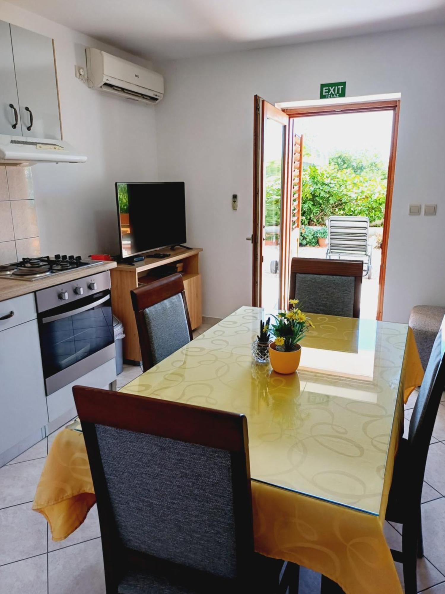 Apartments Jure Miljak โปดสตรานา ภายนอก รูปภาพ