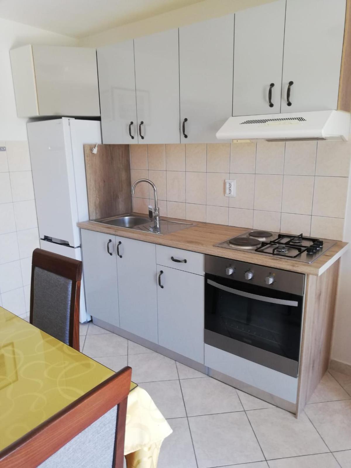 Apartments Jure Miljak โปดสตรานา ภายนอก รูปภาพ