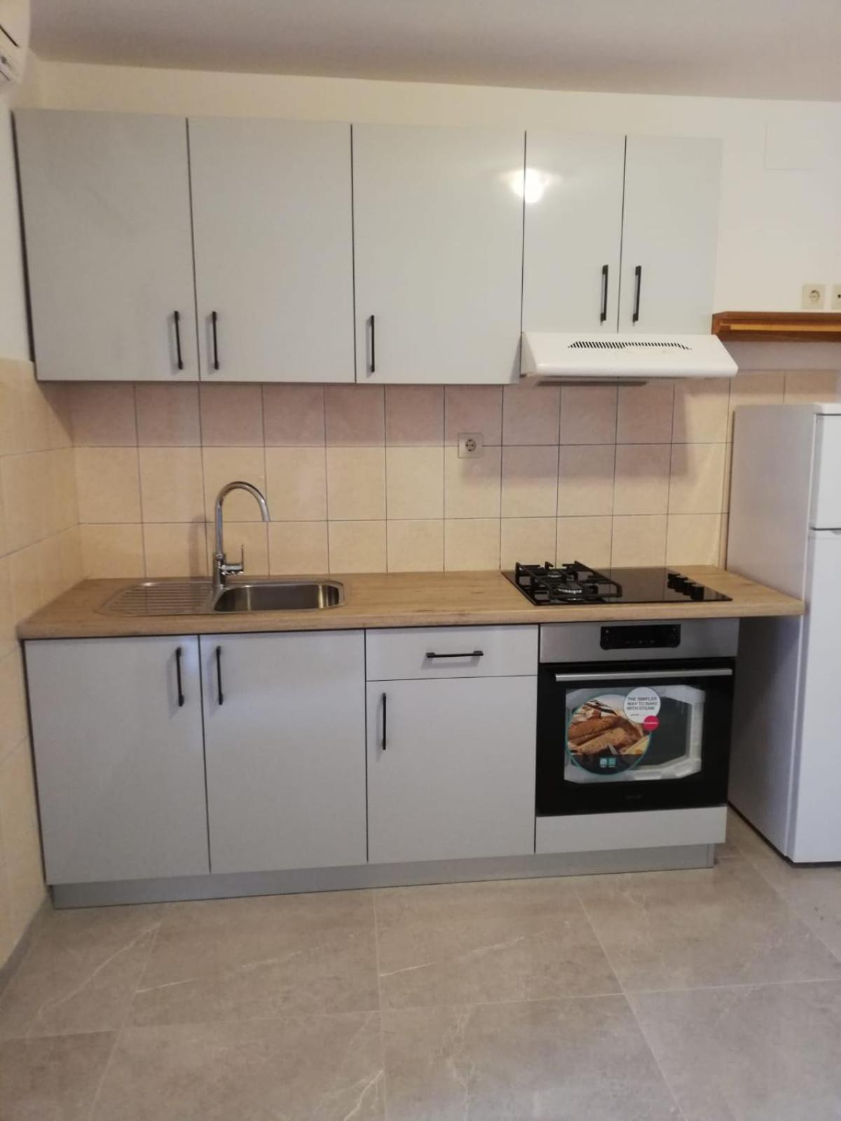 Apartments Jure Miljak โปดสตรานา ภายนอก รูปภาพ