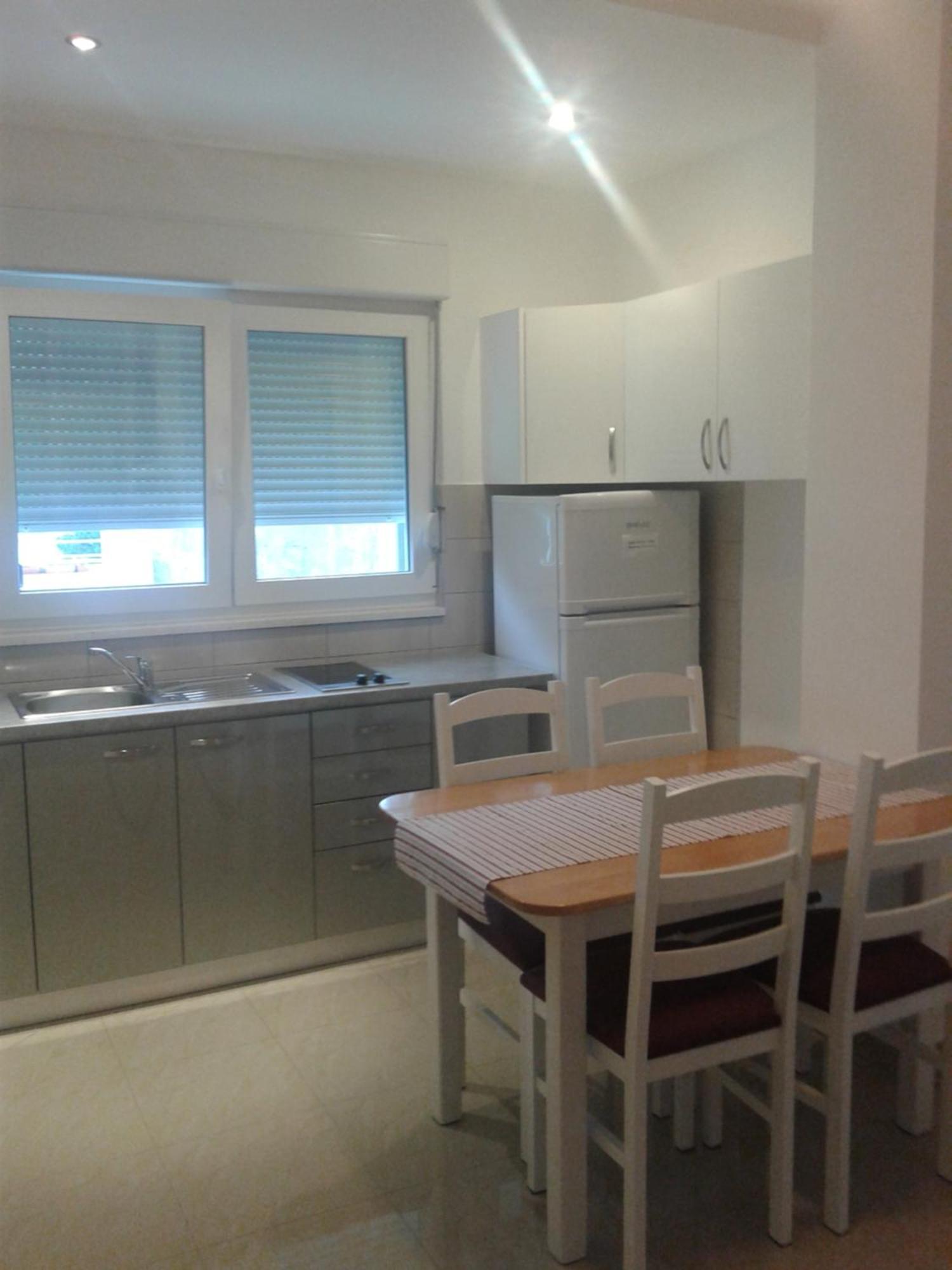 Apartments Jure Miljak โปดสตรานา ภายนอก รูปภาพ