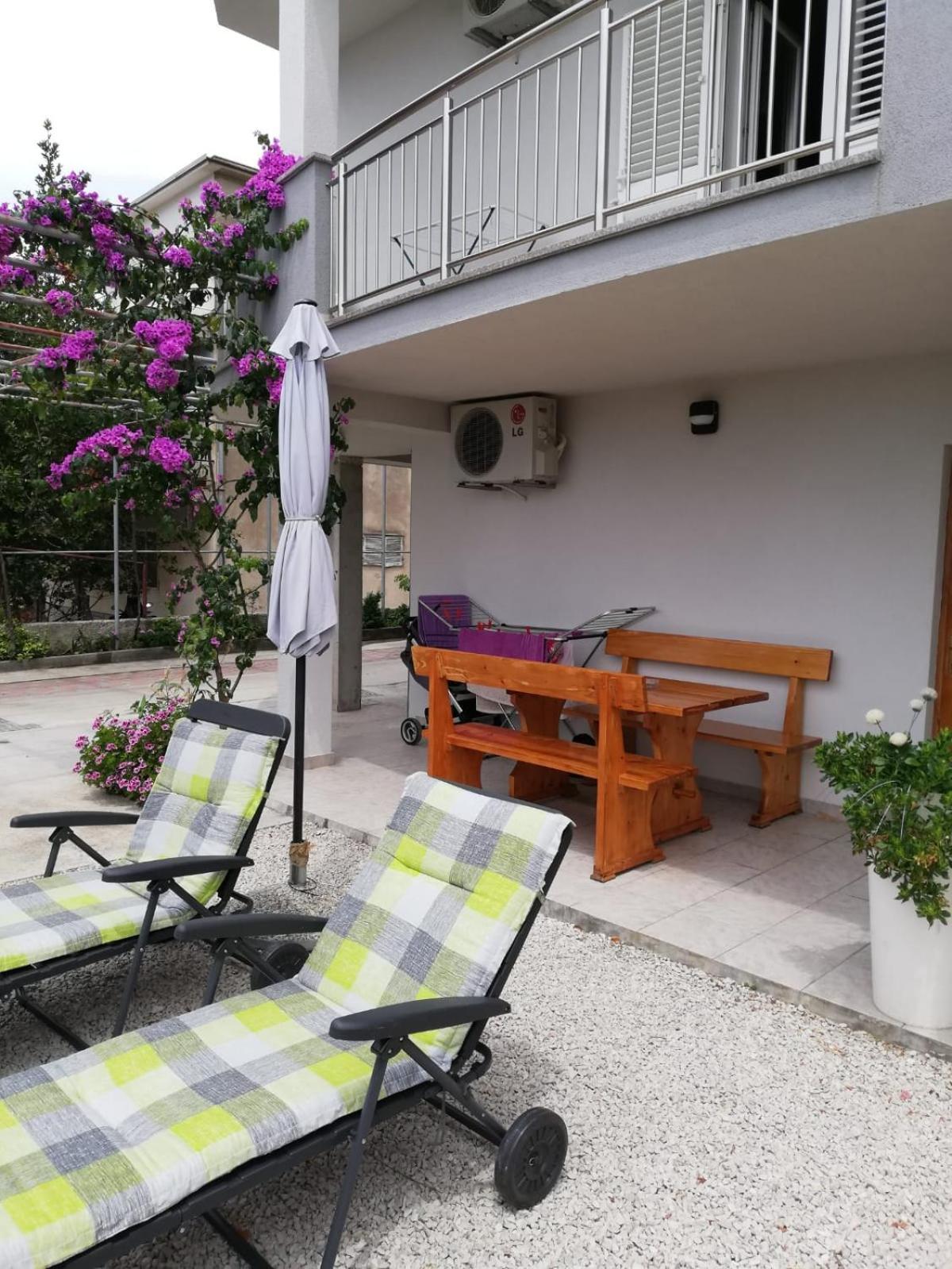 Apartments Jure Miljak โปดสตรานา ภายนอก รูปภาพ
