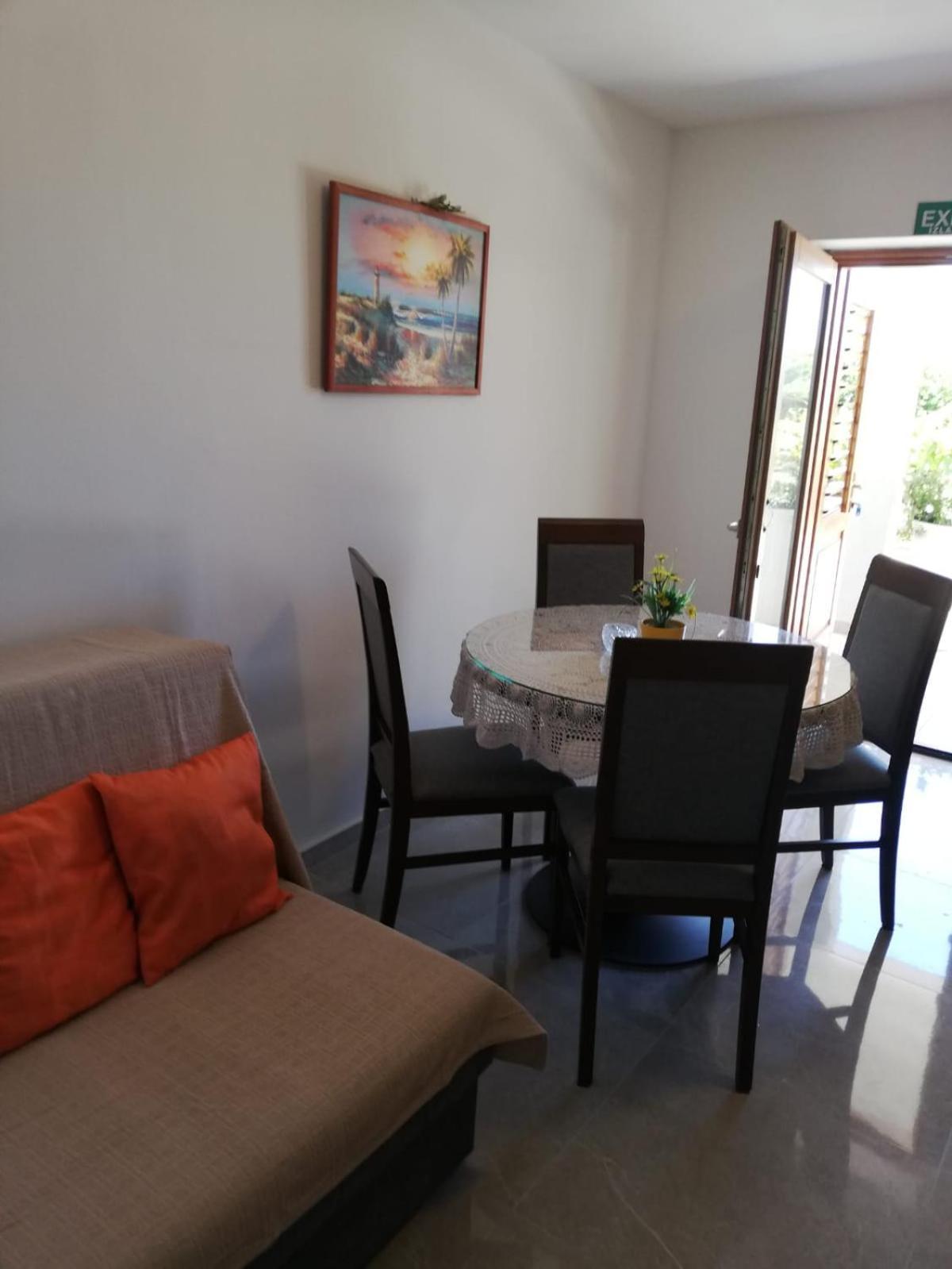 Apartments Jure Miljak โปดสตรานา ภายนอก รูปภาพ