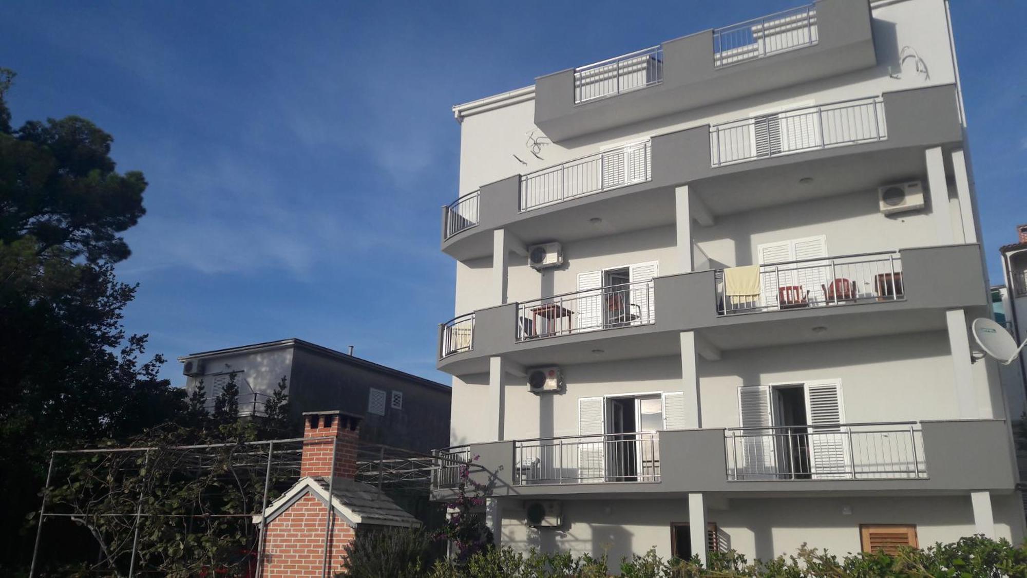 Apartments Jure Miljak โปดสตรานา ภายนอก รูปภาพ